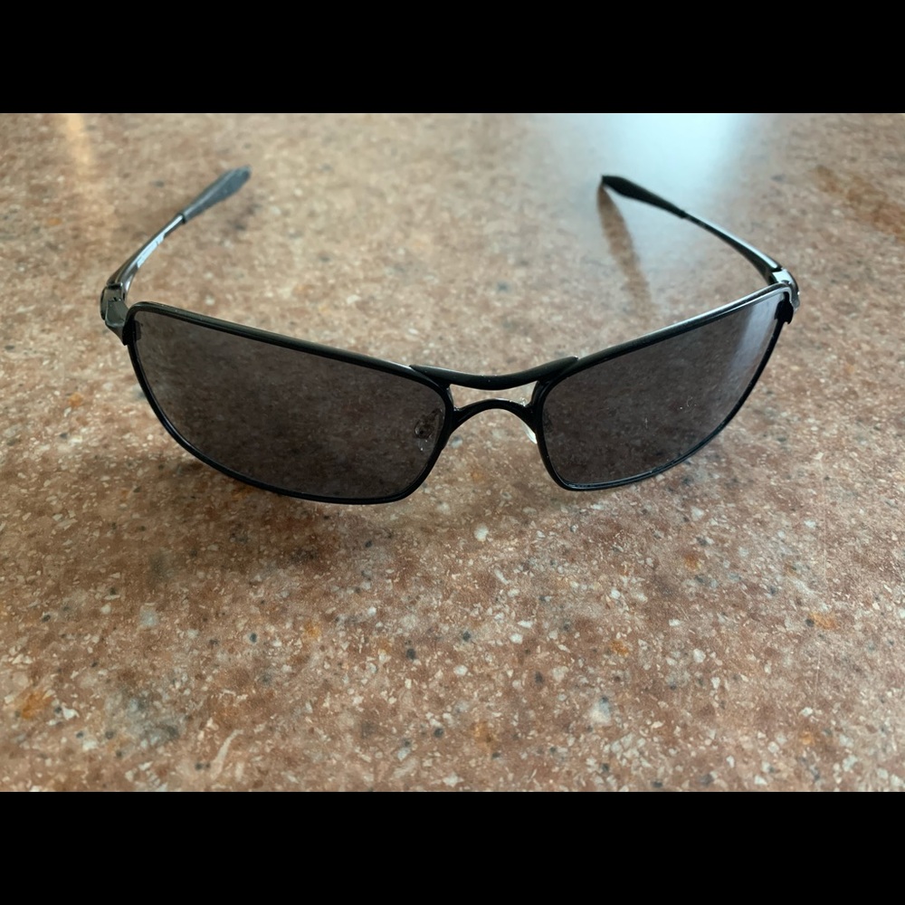 Men’s Oakley sunglasses - Picture 3 of 3